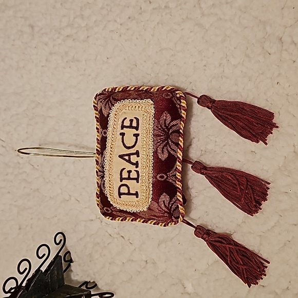 Vintage Lot of 5 Various Ornaments - Angels, Tree, Pillow, Manger Scene - Picture 4 of 6